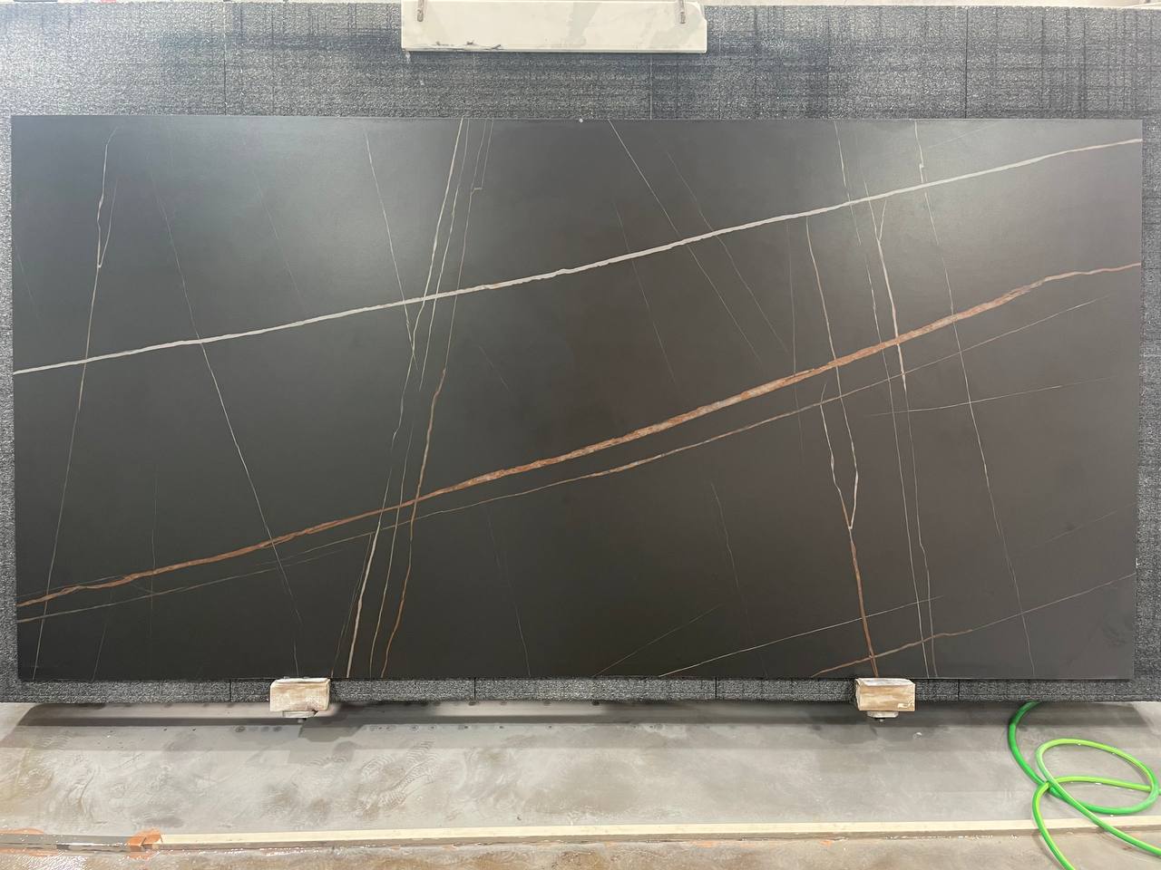 laurent-black-gold.jpg